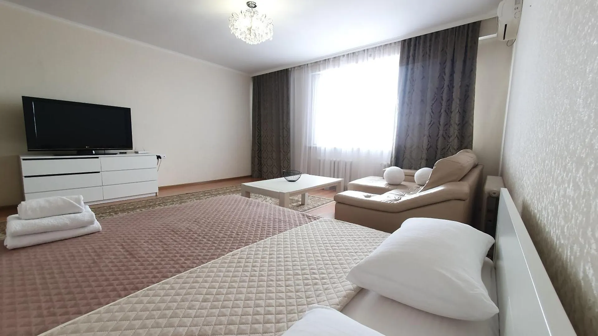 36 3Х Комн Кв На 1-8 Человек С Шикарным Видом На Байтерек Nur-Sultan  Apartment Nur-Sultan (Astana)